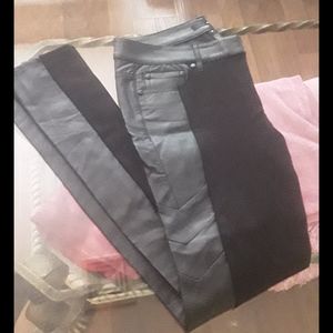 BLOOMINGDALES Jeans nwot 28 stretch